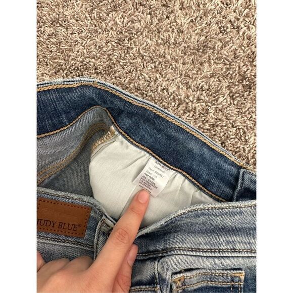 Judy Blue Jeans Raw Hem Cuff Skinny Fit Capri Jeans Distressed Denim Size 1/25 - Picture 7 of 7
